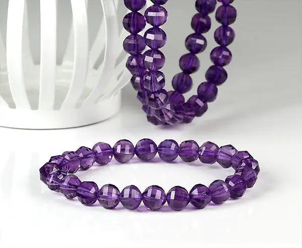 Handgefertigtes Amethyst-Armband facettierter „Melon Cut“-Edelstein für Eleganz und Ruhe