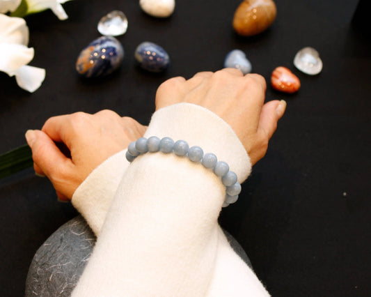 Angelit Armband 10mm handgefertigt mit Edelsteinen aus Peru Schmuckstück für innere Ruhe Harmonie und spirituelle Verbindung Tiger Treasure - Qualität, inspiriert seit 1890