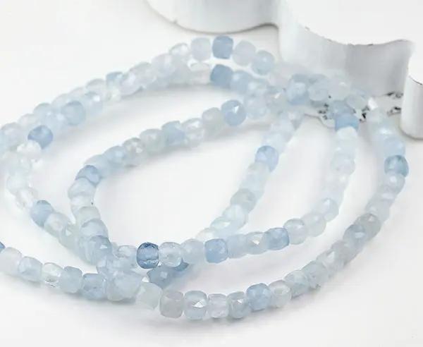 Aquamarin-Armband - Facettierte Würfel 4mm