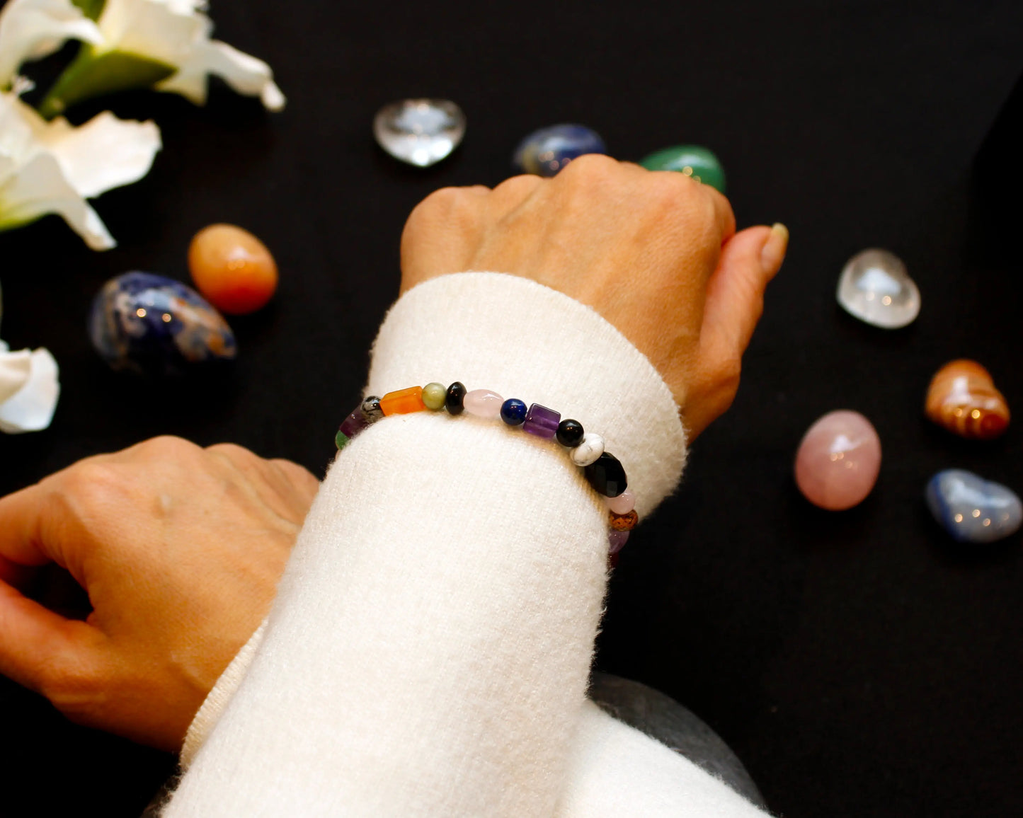 Armband mit verschiedenen Edelsteinen handgefertigt aus den Schätzen der Welt Schmuckstück für farbenfrohe Vielfalt und Harmonie Tiger Treasure- Qualität, inspiriert seit 1890