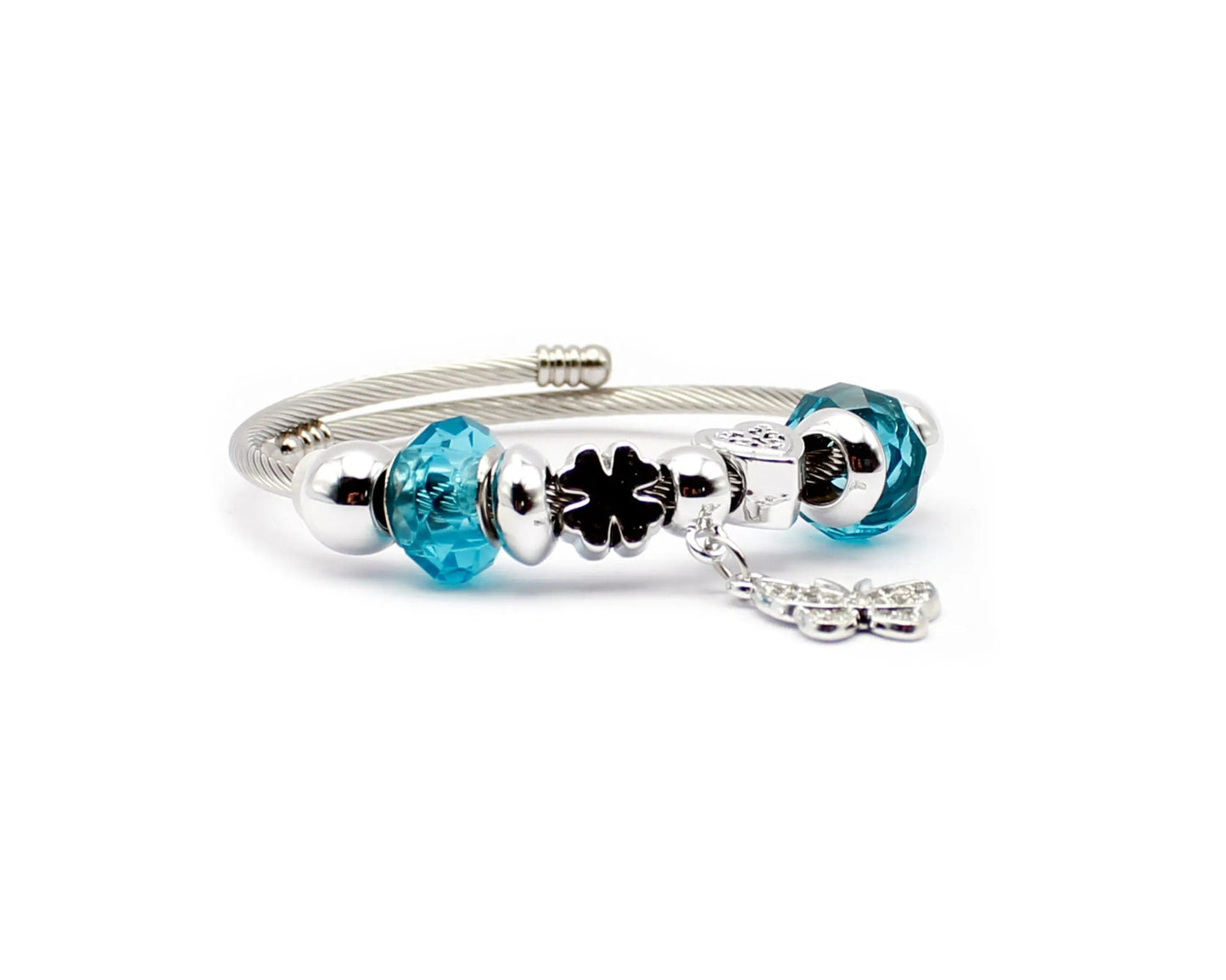 Edelstahl Armreif 19 cm mit zwei blauen Edelsteinen und Schmetterlingsanhänger, symbolischer Schmuck für Damen