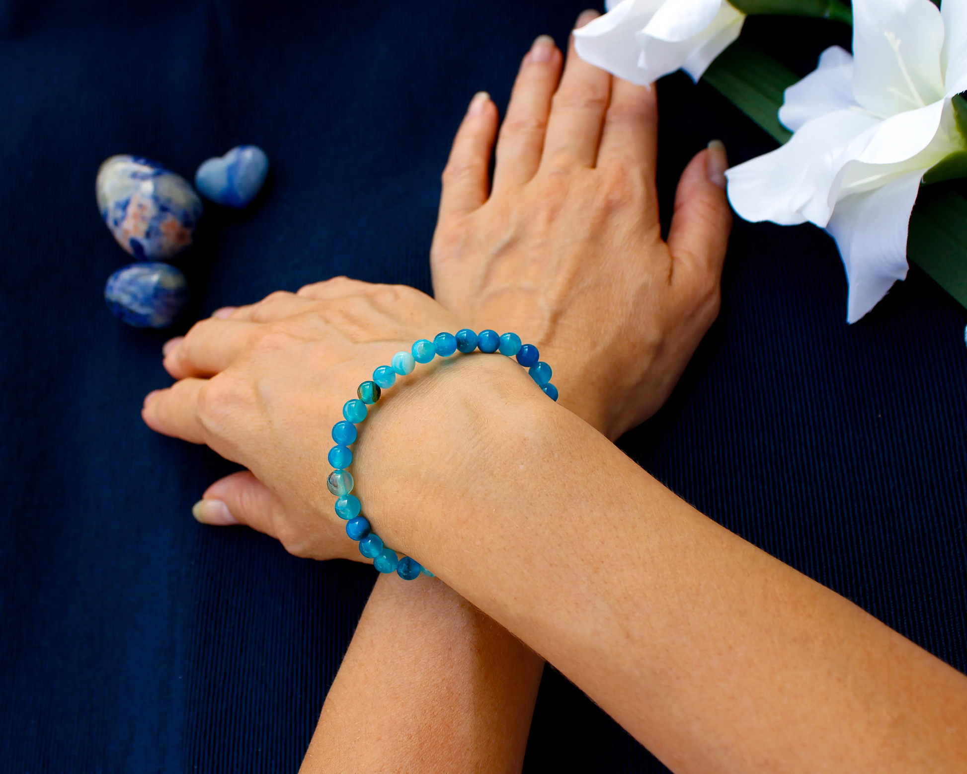 Blauachat Armband handgefertigt mit Edelsteinen aus Indien Schmuckstück für Ruhe Klarheit und stilvolle Ausstrahlung Tiger Treasure- Qualität, inspiriert seit 1890
