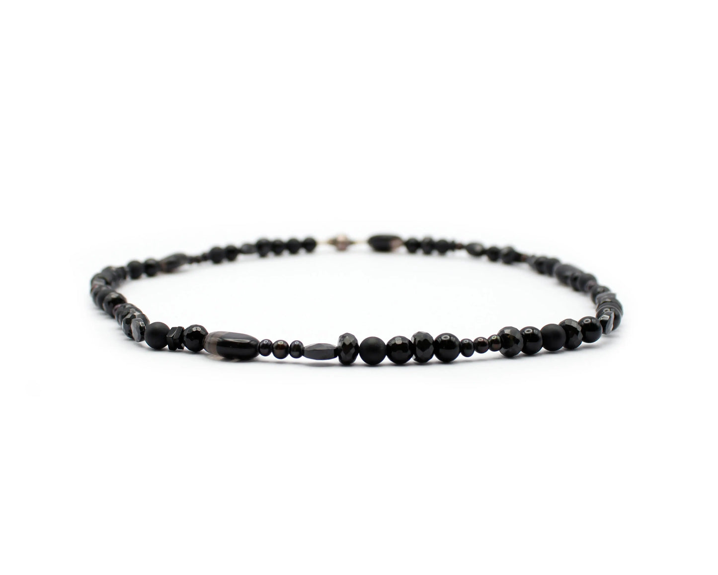 Edelsteinkette aus Onyx Süßwasserzuchtperlen und schwarzem Spinell handgefertigtes Schmuckstück aus Brasilien und Asien für Eleganz Ausdruck und Harmonie Tiger Treasure - Qualität, inspiriert seit 1890
