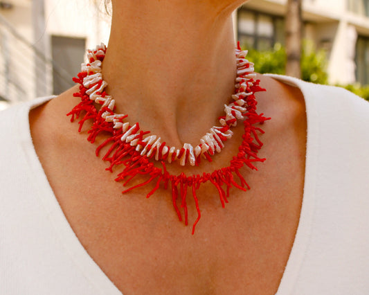 Elegante Kette aus Astkoralle und Süßwasserzuchtperlen Tiger Treasure- Qualität, inspiriert seit 1890