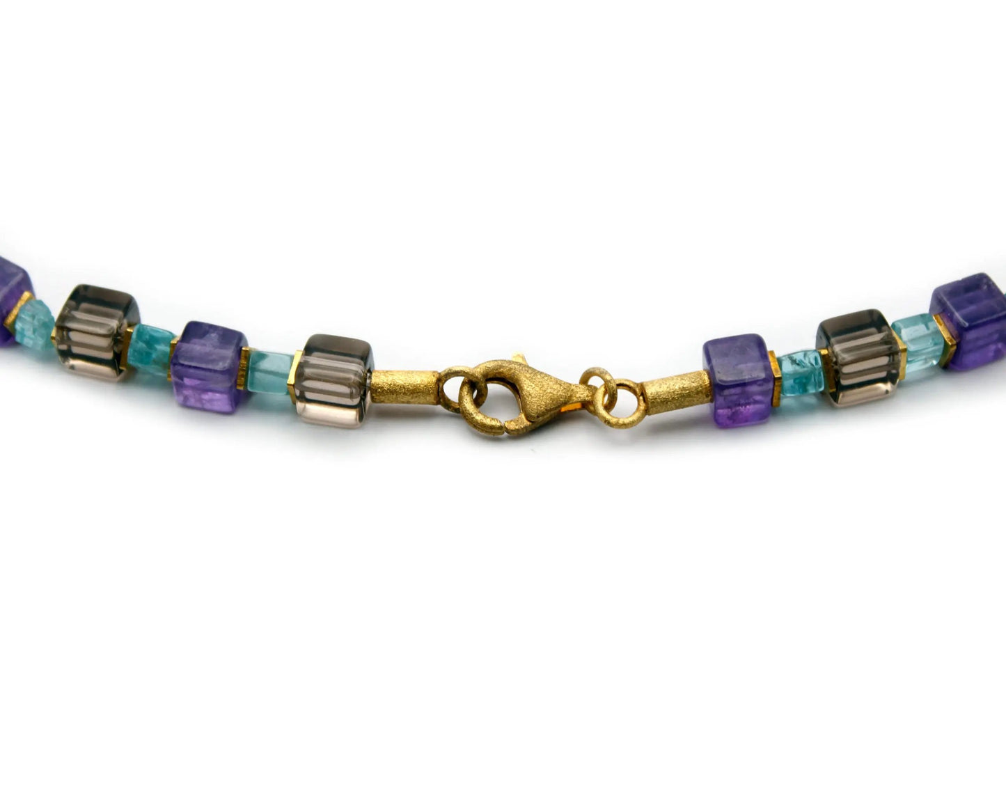 Handgefertigte Edelsteinkette 45 cm mit quadratischen Apatit Amethyst und Rauchquarz Steinen vergoldeter Karabiner aus 925 Silber