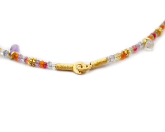 Zarte Edelsteinkette 45 cm mit bunt gemischten ovalen & runden Edelsteinen und vergoldetem Einhängeverschluss aus 925 Silber