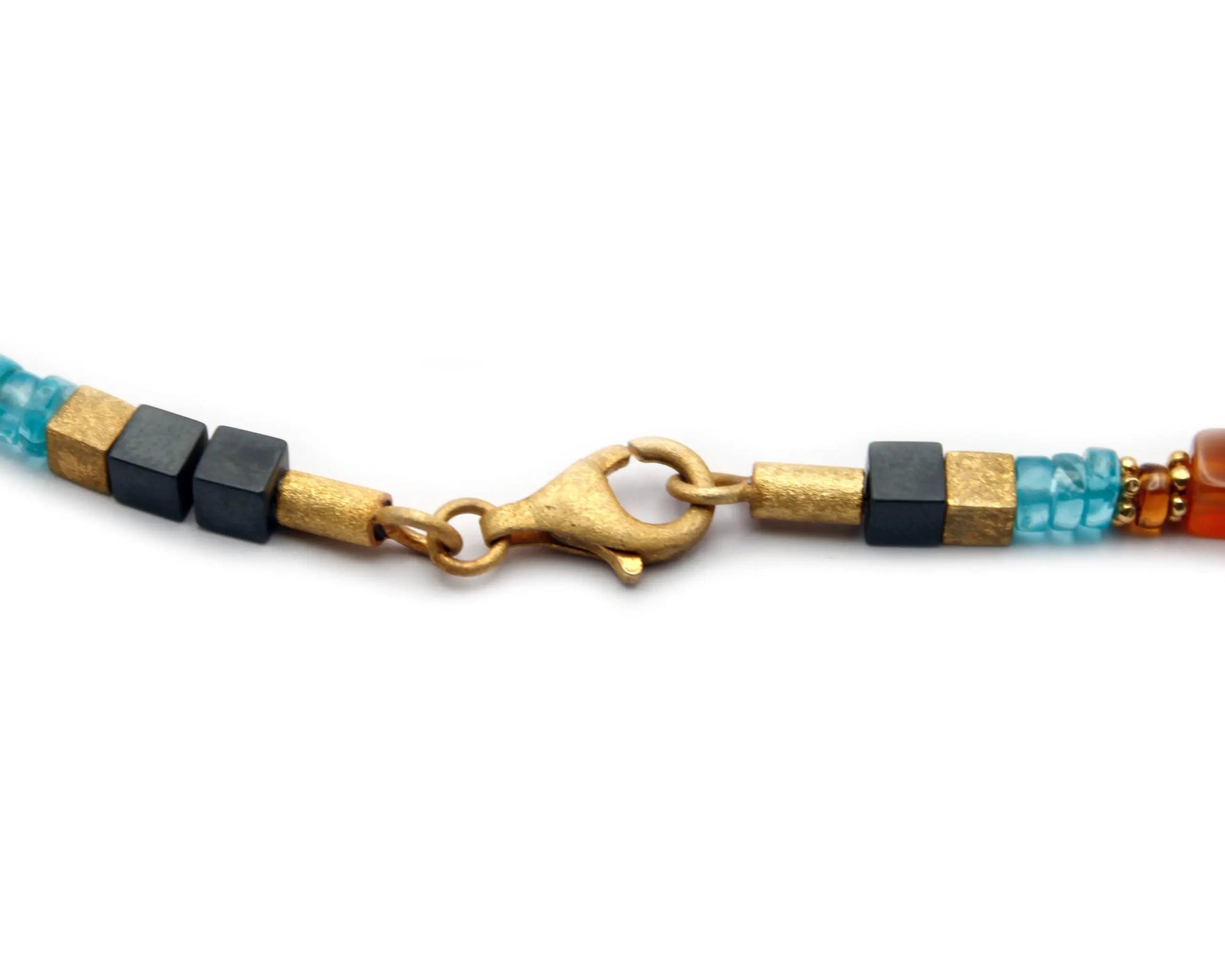 Handgefertigte Edelsteinkette 45 cm mit Spinell Mandaringranat Karneol Apatit und Hämatin in runder und Würfelform mit vergoldetem Karabinerverschluss