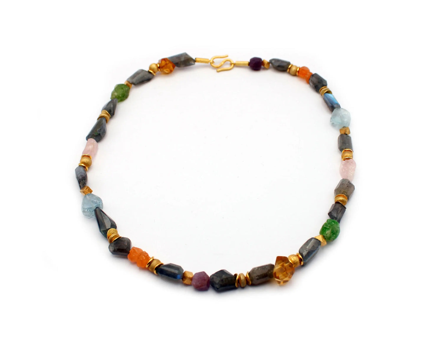 Handgefertigte Edelsteinkette 45 cm mit Labradorit Rubin Mandarin-Granat Tsavorit Morganit Aquamarin und Citrin vergoldeter S-Hakenverschluss