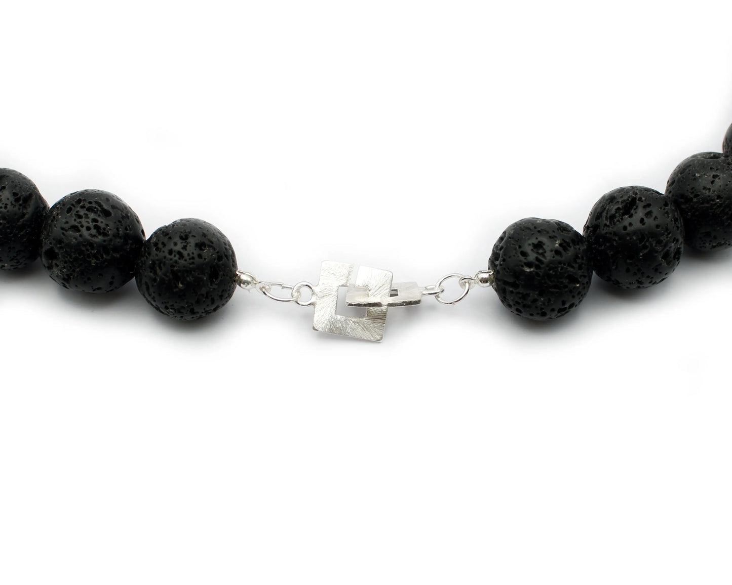 Lavastein Kette 18 mm handgefertigtes Schmuckstück aus Vulkangestein mit 925 Silberverschluss für Stärke Ausdruck und Ursprünglichkeit Tiger Treasure - Qualität, inspiriert seit 1890