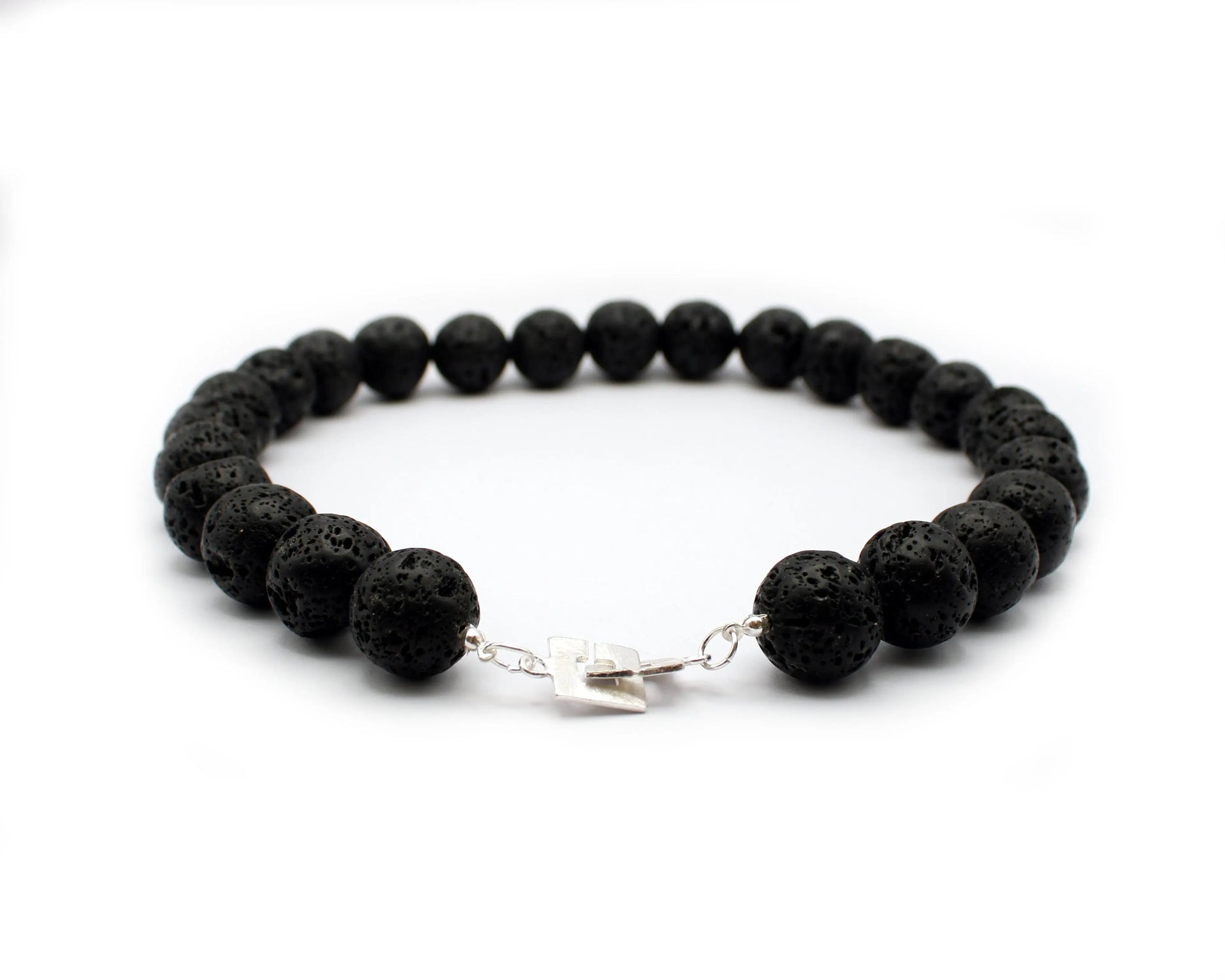 Lavastein Kette 18 mm handgefertigtes Schmuckstück aus Vulkangestein mit 925 Silberverschluss für Stärke Ausdruck und Ursprünglichkeit Tiger Treasure - Qualität, inspiriert seit 1890