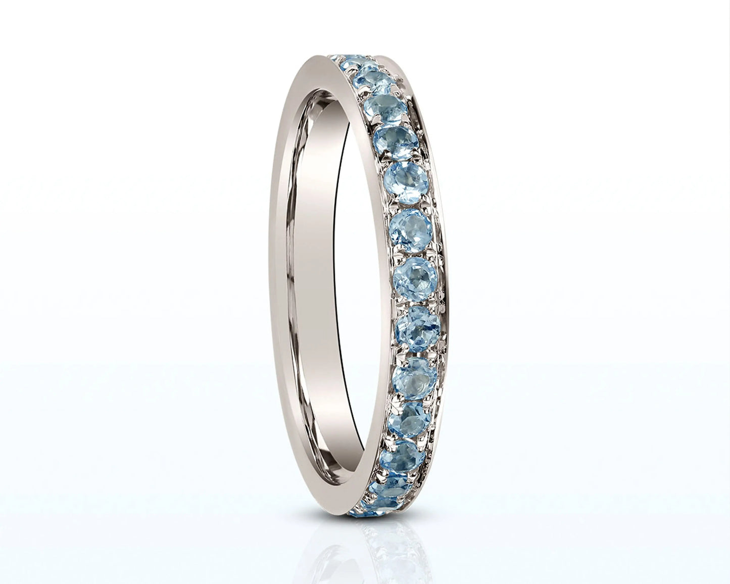 Memory-Ring „Blue Moments“ – 18K Weißgold mit blauem Topas Tiger Treasure - Qualität, inspiriert seit 1890