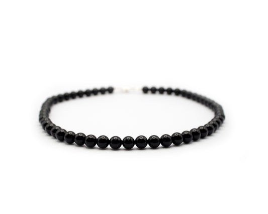 Onyx Kette 8 mm handgefertigtes Schmuckstück aus Brasilien mit 925 Silberkarabiner für Stärke Schutz und klassische Eleganz Tiger Treasure - Qualität, inspiriert seit 1890