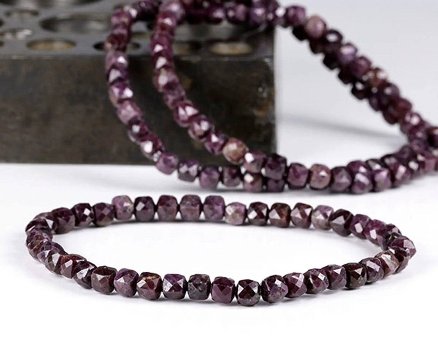 Handgefertigtes Rubin Armband – 4 mm facettierte Edelstein-Perlen mit Diamond Polish