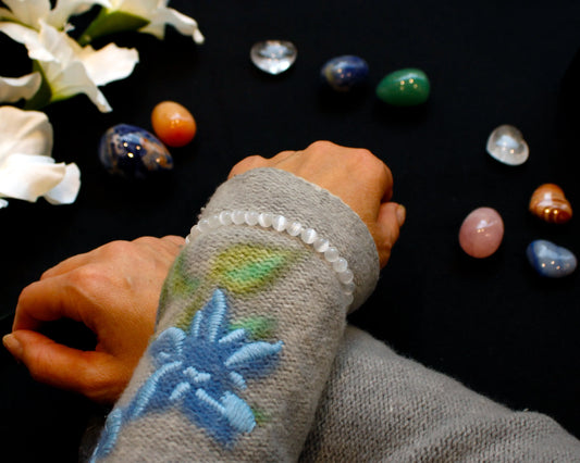 Selenit Armband handgefertigt mit Edelsteinen aus Marokko Schmuckstück für Klarheit Schutz und innere Stärke Tiger Treasure - Qualität, inspiriert seit 1890