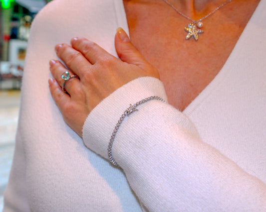 Bracelet en argent avec bijoux en zircone pour une élégance étincelante et une beauté intemporelle