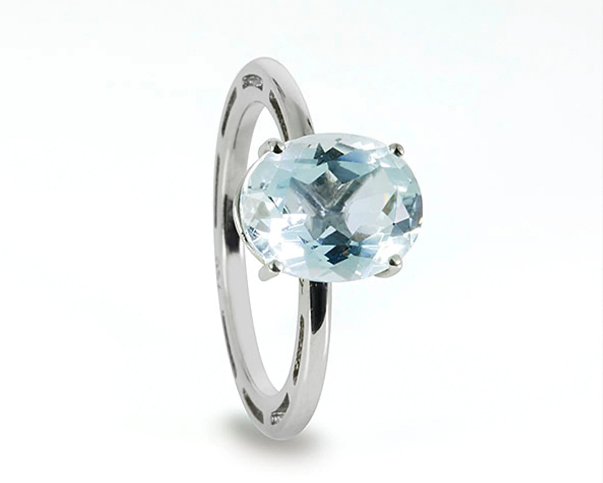Weißgoldring 750 mit ovalem Aquamarin Tiger Treasure - Qualität, inspiriert seit 1890