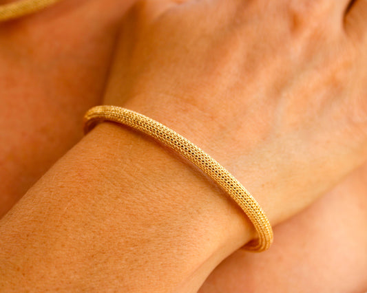 Eleganter Armreif aus Edelstahl und goldfarbenem metallisiertem Polyester Tiger Treasure- Qualität, inspiriert seit 1890