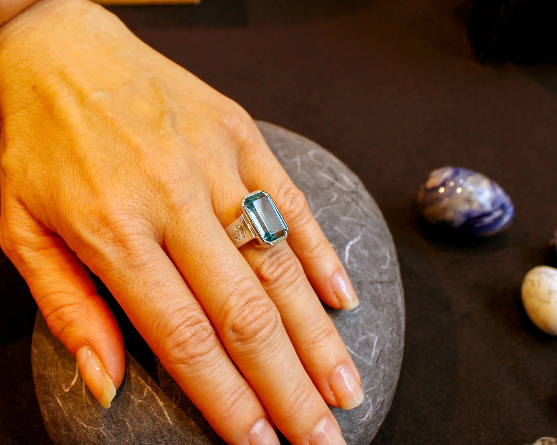 Ring „Ocean Elegance“ – 14K Weißgold mit Aquamarin & Brillanten Tiger Treasure - Qualität, inspiriert seit 1890