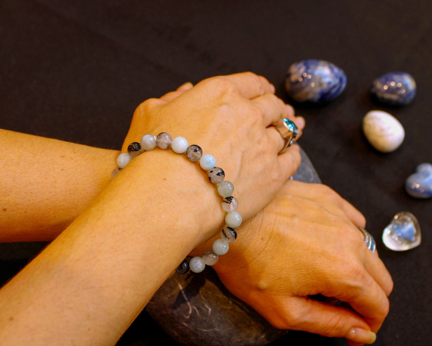 Armband aus Aquamarin Bergkristall und Turmalin 8mm handgefertigt mit Edelsteinen aus Brasilien Schmuckstück für Ruhe Klarheit und Inspiration Tiger Treasure- Qualität, inspiriert seit 1890