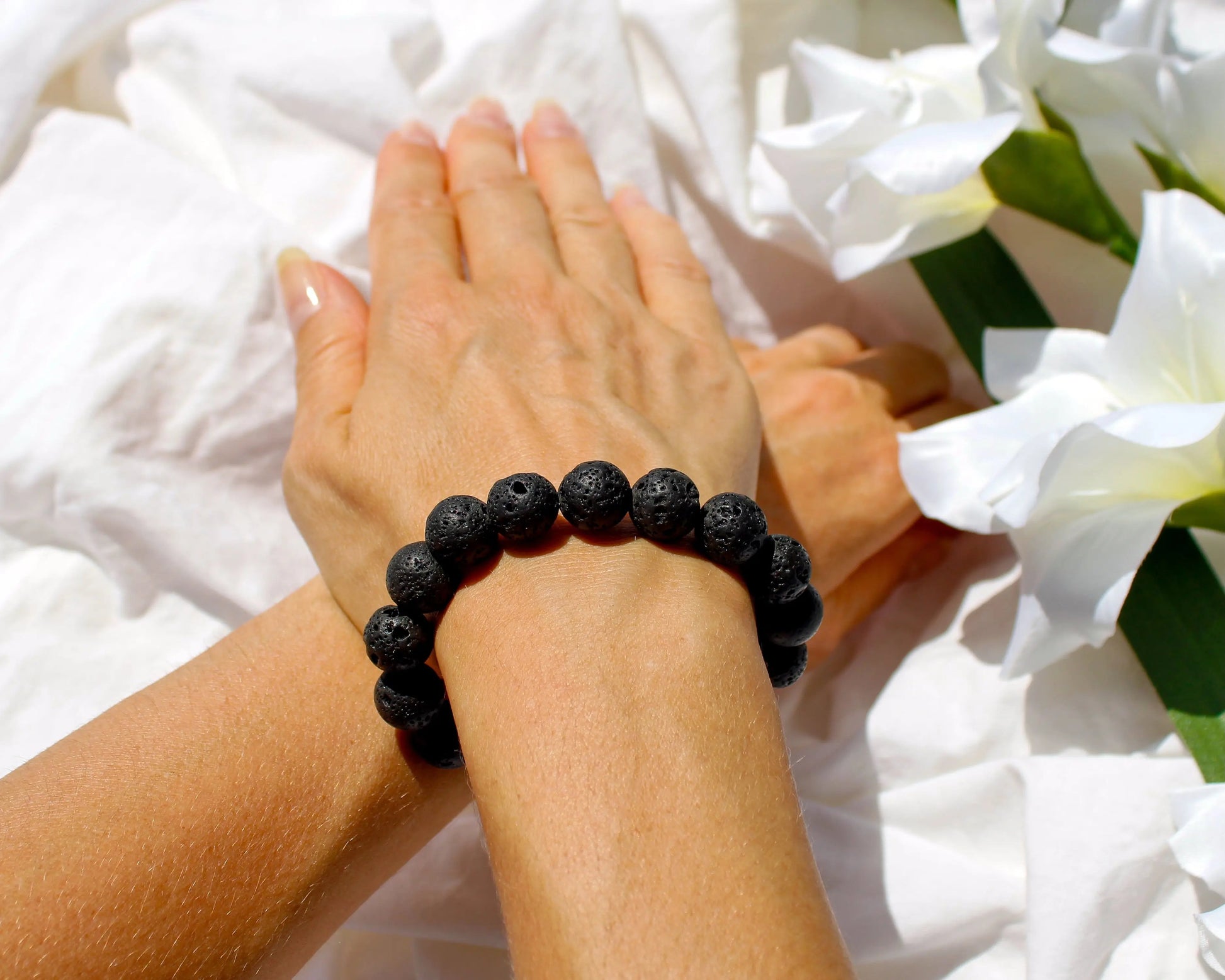 Armband aus Lavasteinen handgefertigt mit Steinen aus Europa Symbol für Erdung und Stärke Tiger Treasure- Qualität, inspiriert seit 1890