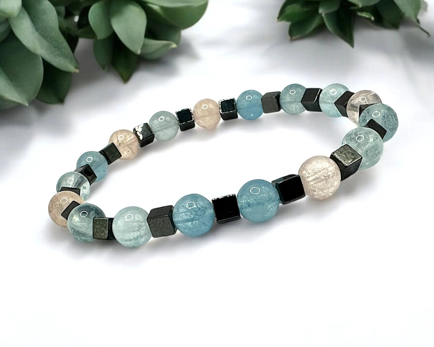 Handgefertigtes Beryll-Armband „Candy“ mit Hämatin-Würfeln, 19 cm, echtes Edelstein-Armband aus Deutschland, für Leichtigkeit und positive Energie