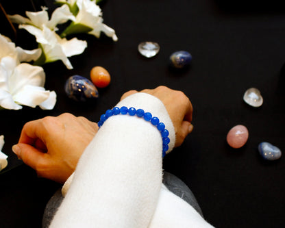 Blauachat Armband 8mm facettiert handgefertigt mit Edelsteinen aus Uruguay Schmuckstück für Ruhe Klarheit und strahlende Eleganz Tiger Treasure- Qualität, inspiriert seit 1890