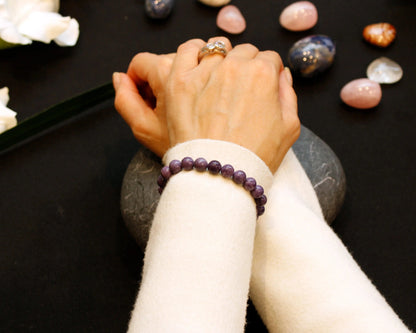 Charoit Armband 10 mm mit Edelsteinen aus Sibirien – Stein der Wandlung und inneren Ruhe handgefertigt Tiger Treasure - Qualität, inspiriert seit 1890