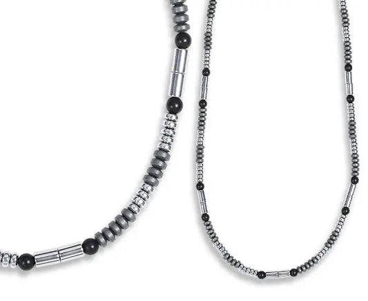 Collier aus Edelstahl und Hämatin mit matten Onixkugeln, 45 cm Länge und Karabinerverschluss