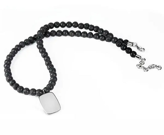 Collier aus Edelstahl und schwarzen Lavasteinen mit Gravurplatte und Edelstahlkarabiner, 45+4 cm