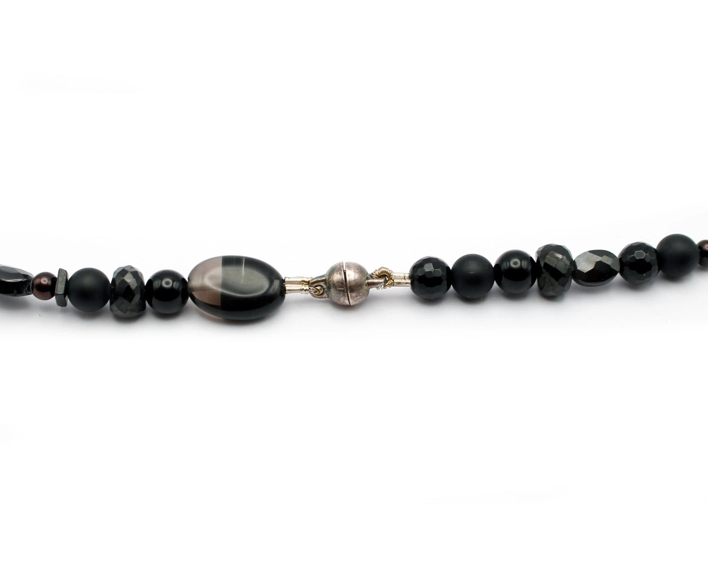 Edelsteinkette aus Onyx Süßwasserzuchtperlen und schwarzem Spinell handgefertigtes Schmuckstück aus Brasilien und Asien für Eleganz Ausdruck und Harmonie Tiger Treasure - Qualität, inspiriert seit 1890