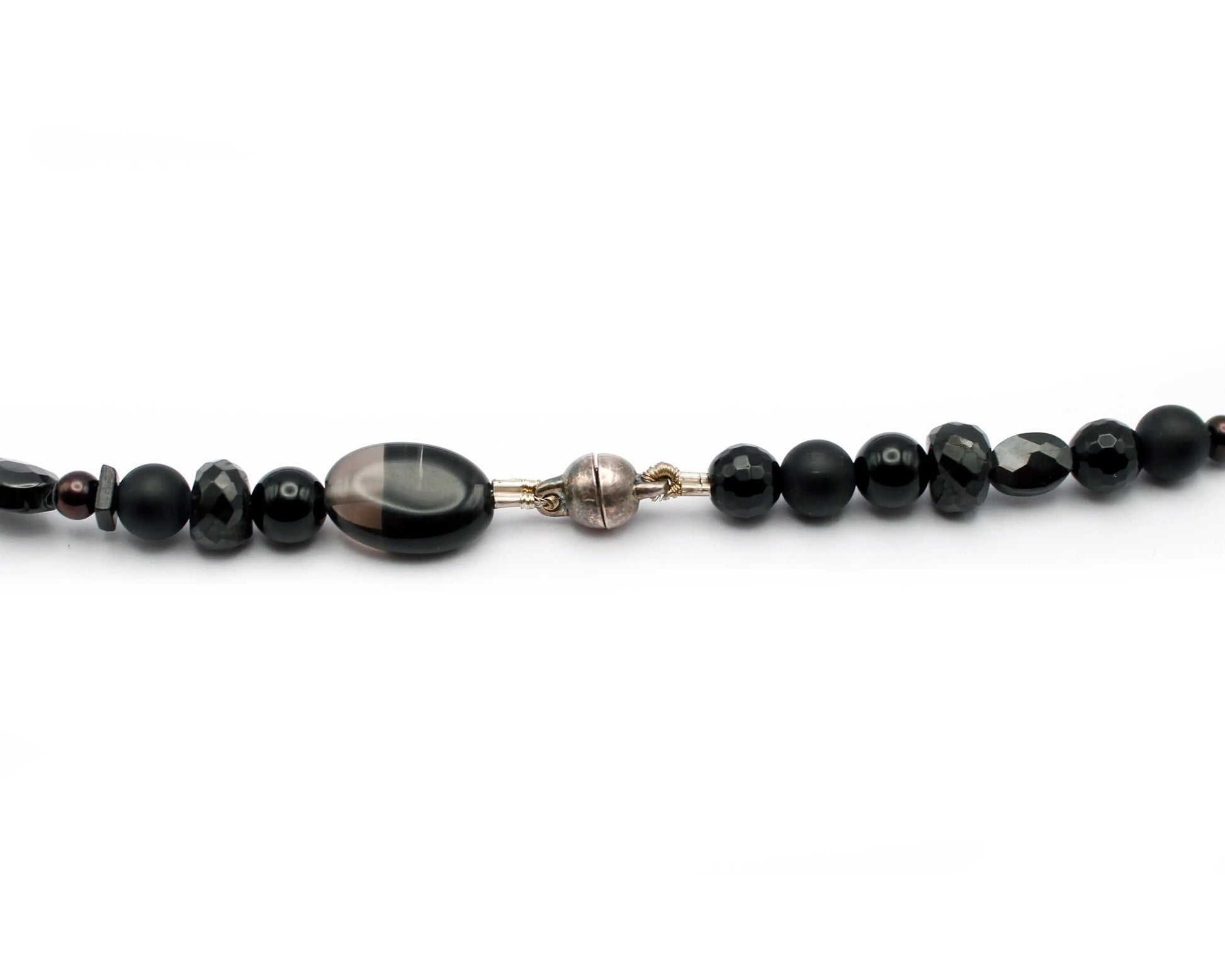 Edelsteinkette aus Onyx Süßwasserzuchtperlen und schwarzem Spinell handgefertigtes Schmuckstück aus Brasilien und Asien für Eleganz Ausdruck und Harmonie Tiger Treasure - Qualität, inspiriert seit 1890