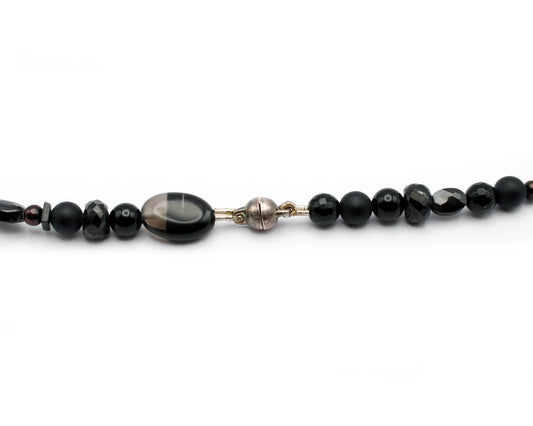 Edelsteinkette aus Onyx Süßwasserzuchtperlen und schwarzem Spinell handgefertigtes Schmuckstück aus Brasilien und Asien für Eleganz Ausdruck und Harmonie Tiger Treasure - Qualität, inspiriert seit 1890