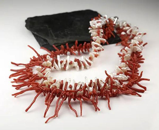 Kette aus Astkoralle und Süßwasserzuchtperlen