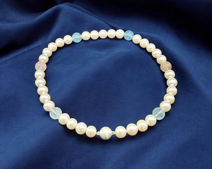Luxuriöse Kette mit Süßwasser-Zuchtperlen und Beryll für elegante Anlässe