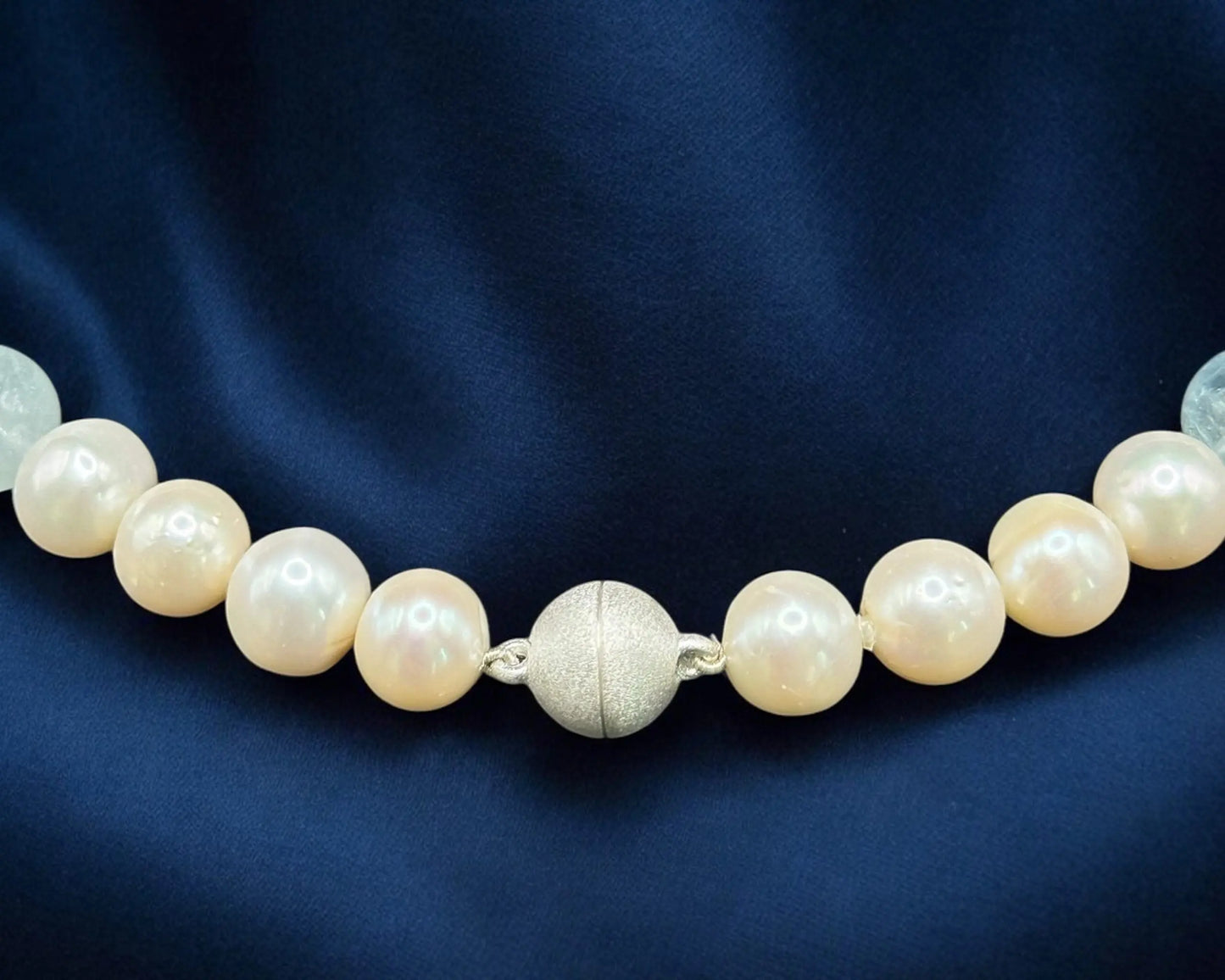 Luxuriöse Kette mit Süßwasser-Zuchtperlen und Beryll für elegante Anlässe