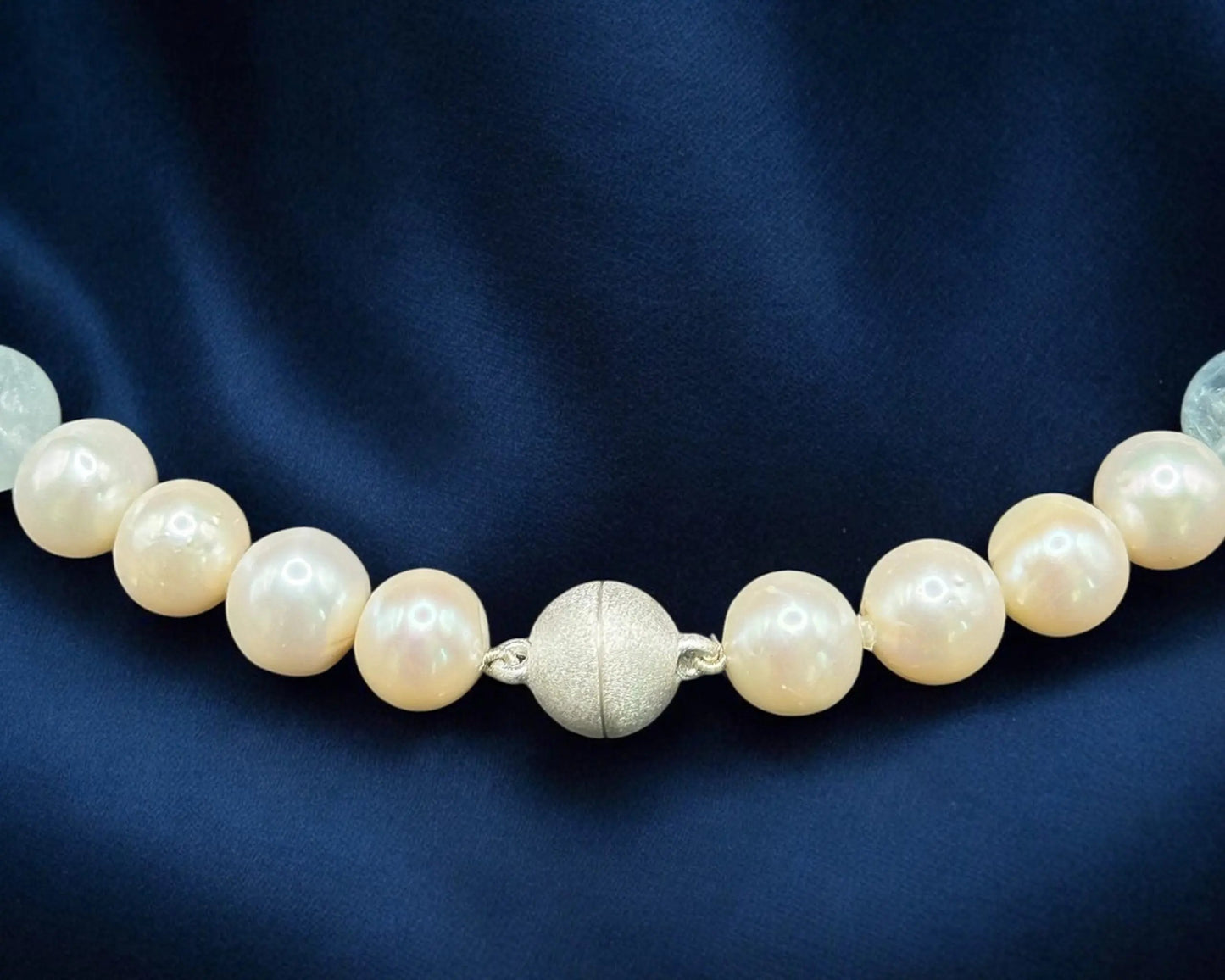 Luxuriöse Kette mit Süßwasser-Zuchtperlen und Beryll für elegante Anlässe