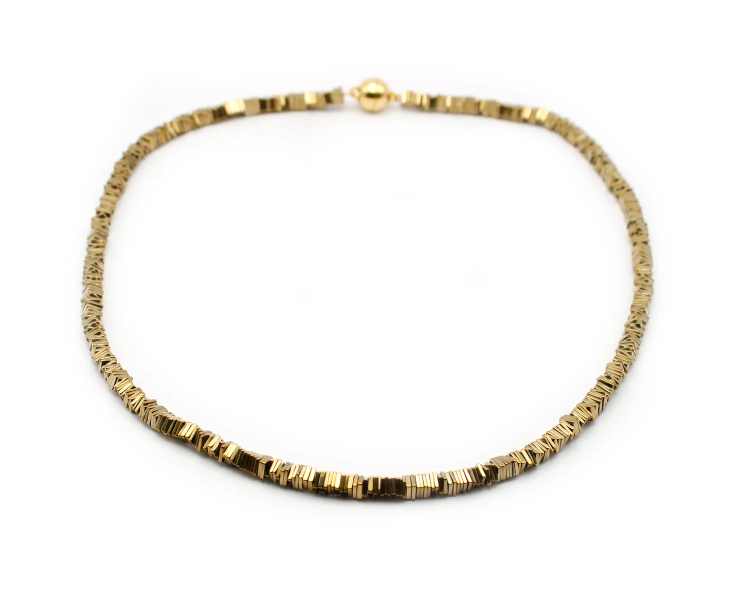 Einreihige goldarbene Hämatin-Carré-Kette mit 4-mm-Würfeln und 8-mm-vergoldetem Magnetverschluss aus 925 Silber