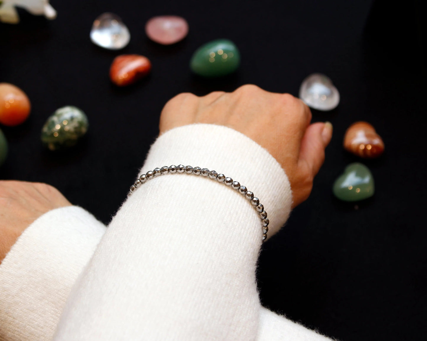 Hämatit Armband 4mm facettiert handgefertigt mit Edelsteinen aus Marokko Schmuckstück für zeitlose Stärke und Glanz Tiger Treasure- Qualität, inspiriert seit 1890