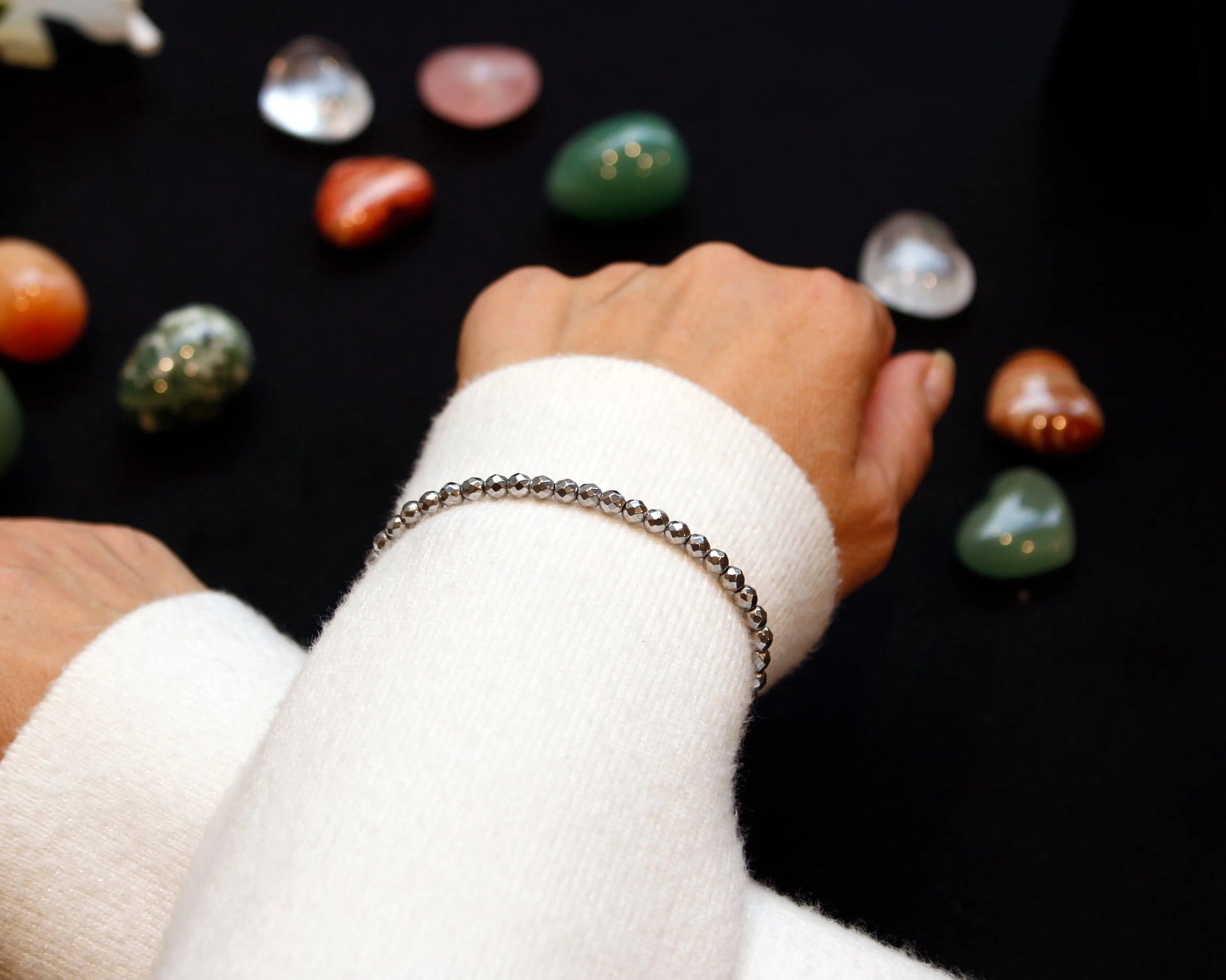 Hämatit Armband 4mm facettiert handgefertigt mit Edelsteinen aus Marokko Schmuckstück für zeitlose Stärke und Glanz Tiger Treasure- Qualität, inspiriert seit 1890