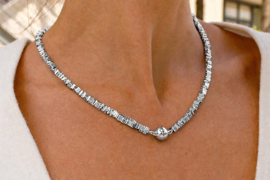 Hämatit Kette Carré Shadow Magnetica handgefertigtes Schmuckstück mit 925 Silber Magnetverschluss für Stärke Balance und elegante Ausdruckskraft Tiger Treasure - Qualität, inspiriert seit 1890