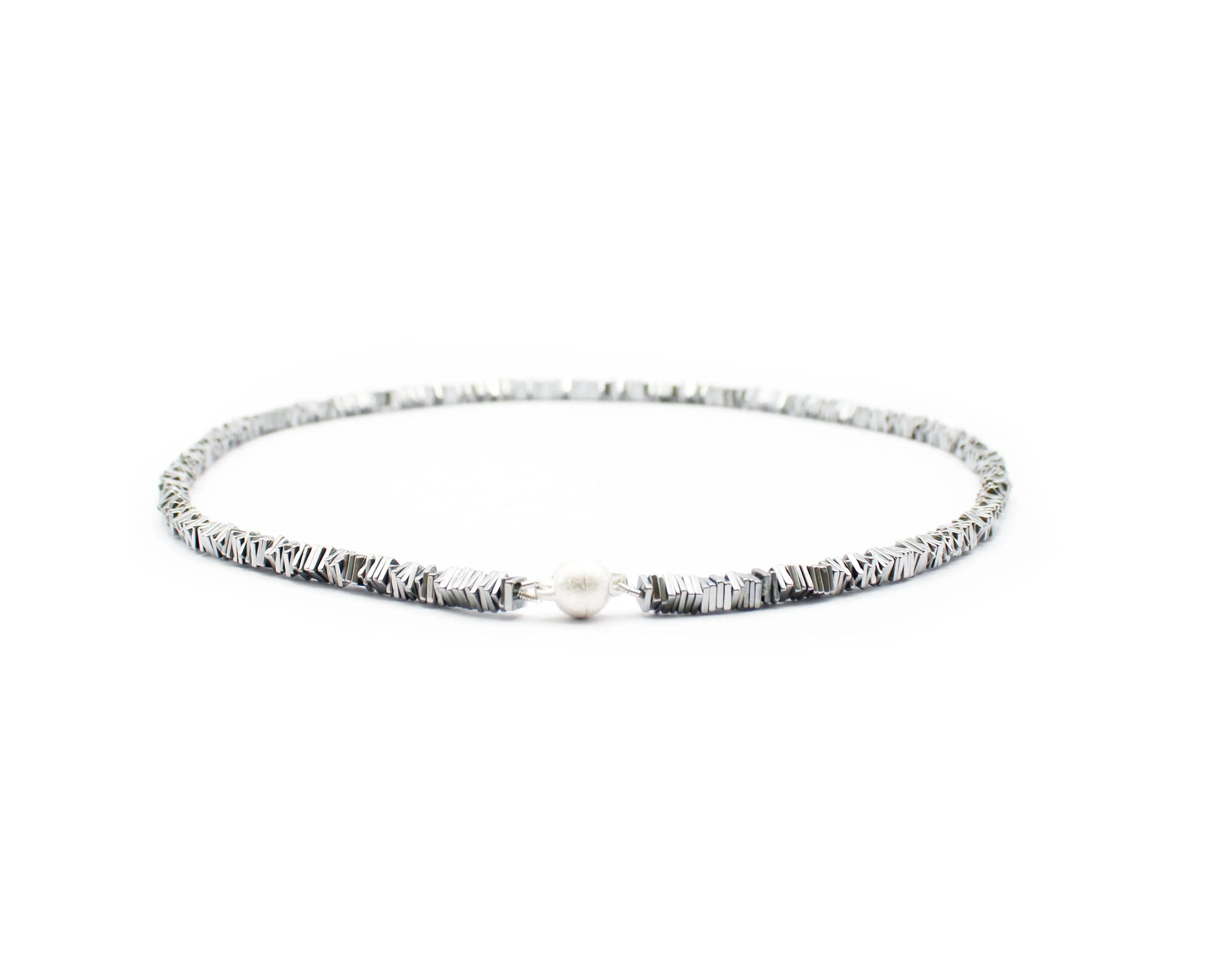 Hämatit Kette Carré Shadow Magnetica handgefertigtes Schmuckstück mit 925 Silber Magnetverschluss für Stärke Balance und elegante Ausdruckskraft Tiger Treasure - Qualität, inspiriert seit 1890