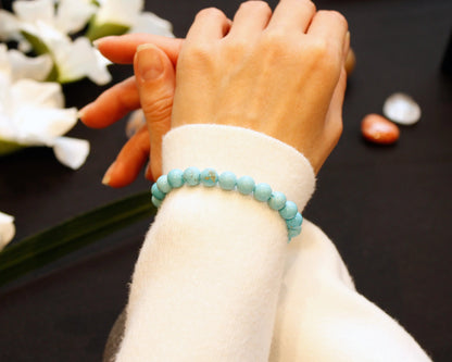 Howlith Armband 8mm handgefertigt mit Edelsteinen aus den USA Schmuckstück für Gelassenheit Achtsamkeit und innere Stärke Tiger Treasure - Qualität, inspiriert seit 1890