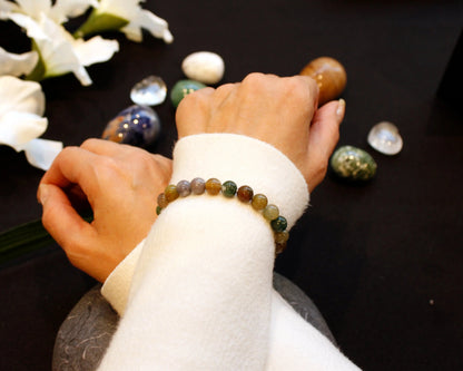 Indischer Achat Armband 8mm handgefertigt mit Edelsteinen aus Indien Schmuckstück für innere Ruhe Vielfalt und natürliche Schönheit Tiger Treasure - Qualität, inspiriert seit 1890