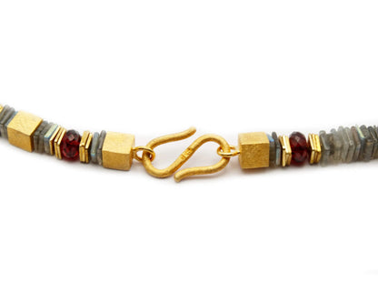 edelsteinkette valentin 45cm labradorit granat viereckig 6mm s-haken vergoldeter 925 silberverschluss handgefertigt