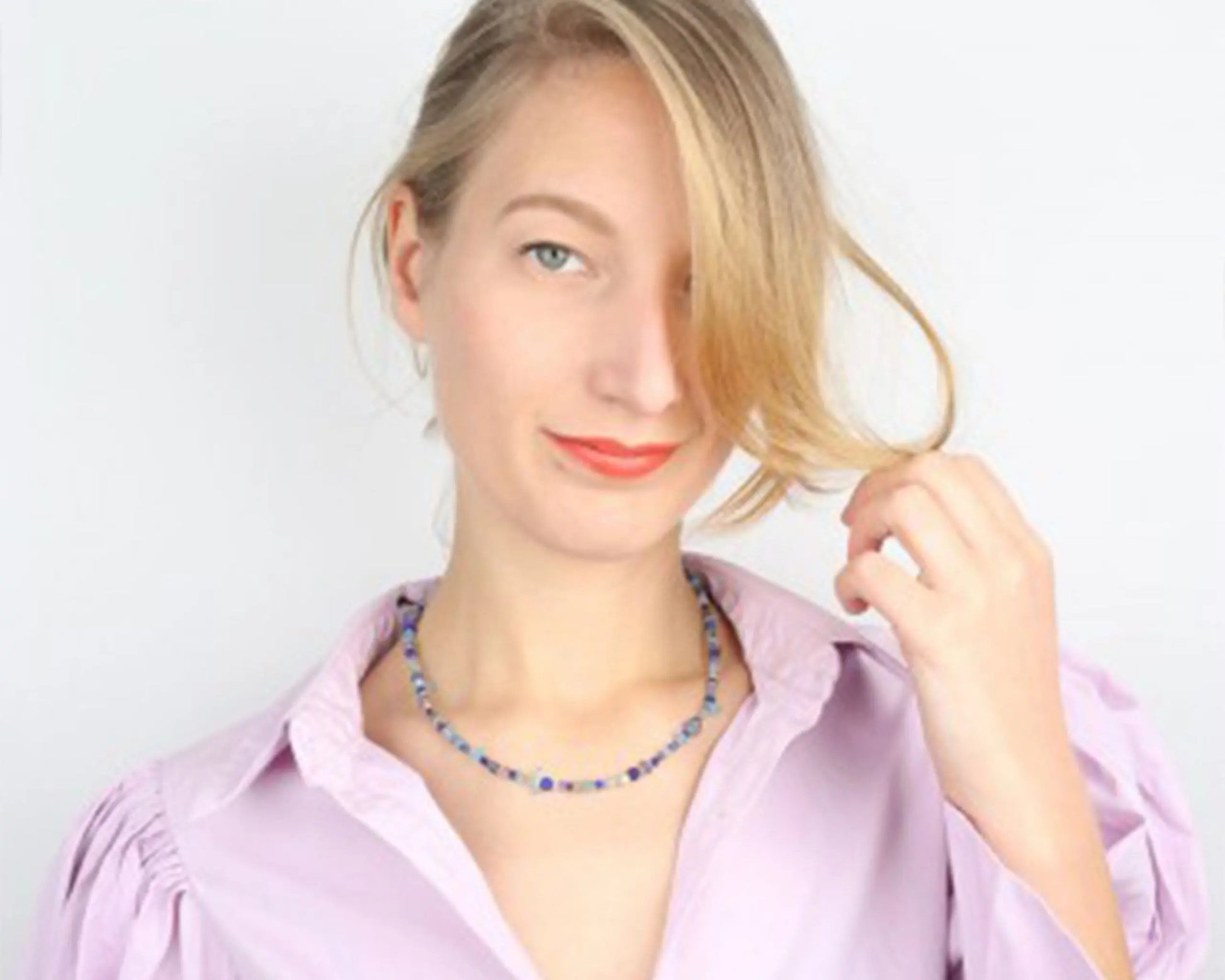 Blau-graue Edelsteinkette mit Lapis, Apatit, Iolith und Labradorit, 45 cm lang, rund & oval, 925 Silber vergoldet