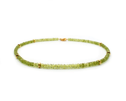 Handgefertigte Peridot Kette für Damen mit rund facettierten Edelsteinen 45 cm lang vergoldeter Silberverschluss