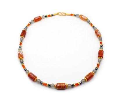 Handgefertigte Edelsteinkette 45 cm mit rund geschliffenen Karneol Mondstein und Hämatin Steinen in 3–7 mm mit vergoldetem S-Hakenverschluss