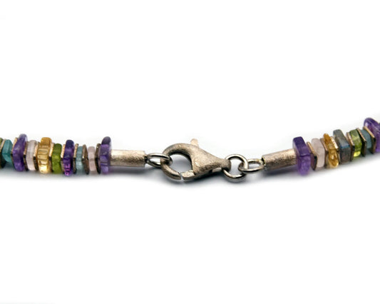 Bunte Edelsteinkette 45 cm mit quadratischen Edelsteinscheiben 4–5 mm und 925 Silber Karabinerverschluss
