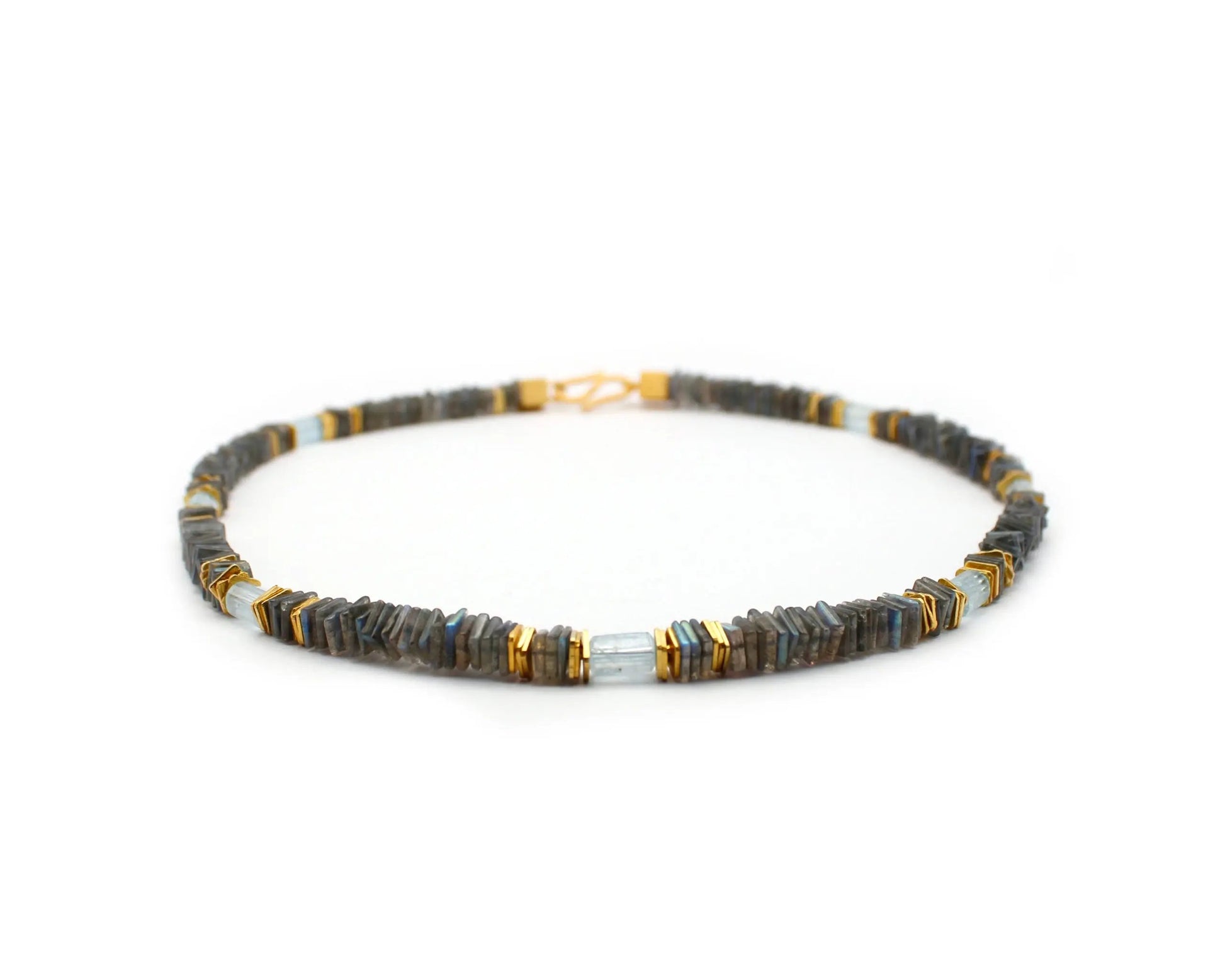 Handgefertigte Edelsteinkette 45 cm mit Labradorit und Aquamarin Carre Steine vergoldeter S-Hakenverschluss aus 925 Silber