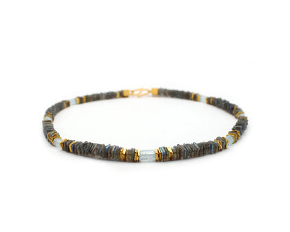 Handgefertigte Edelsteinkette 45 cm mit Labradorit und Aquamarin Carre Steine vergoldeter S-Hakenverschluss aus 925 Silber